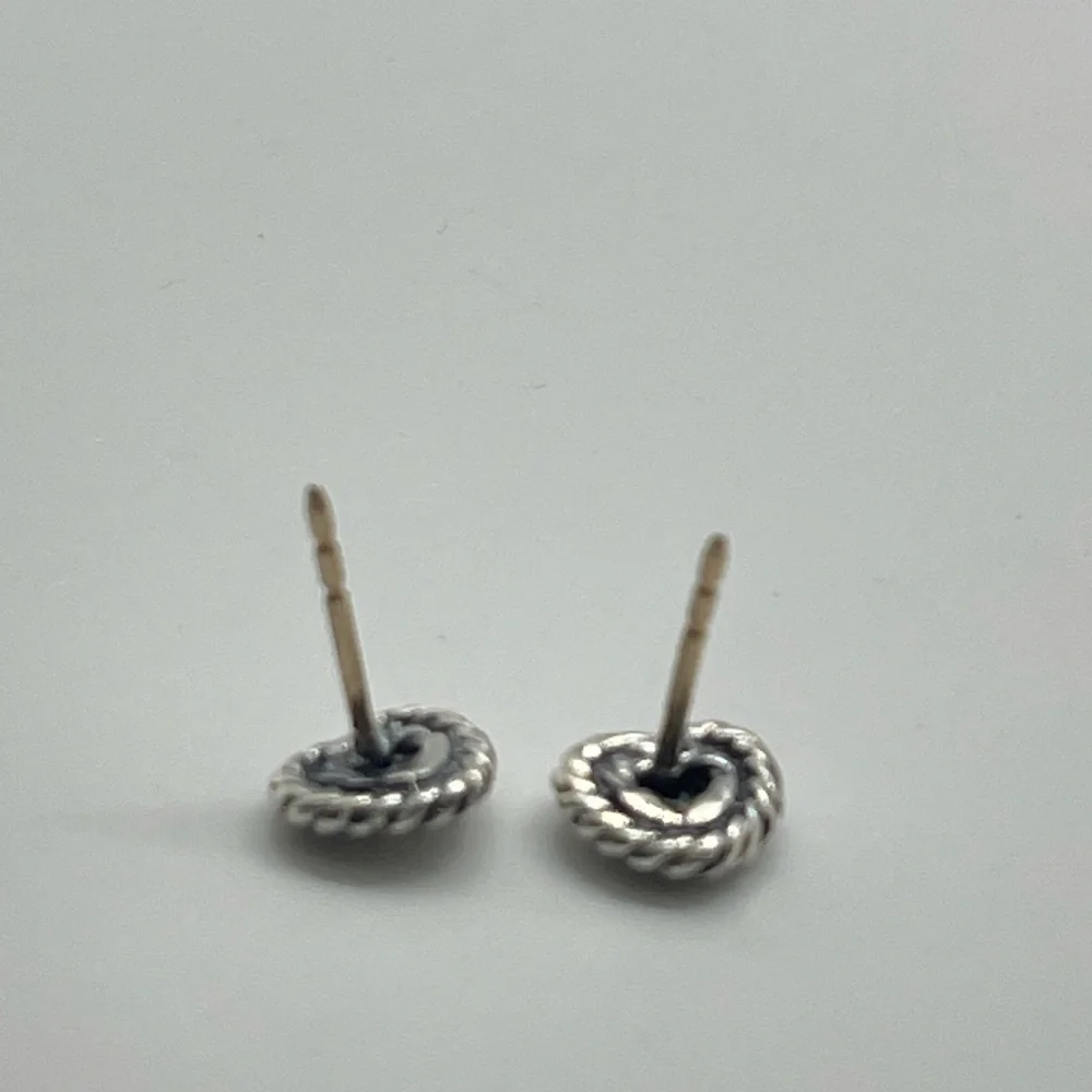 David Yurman Petite Pave Heart Earrings with Diamonds - Picture 6 of 12